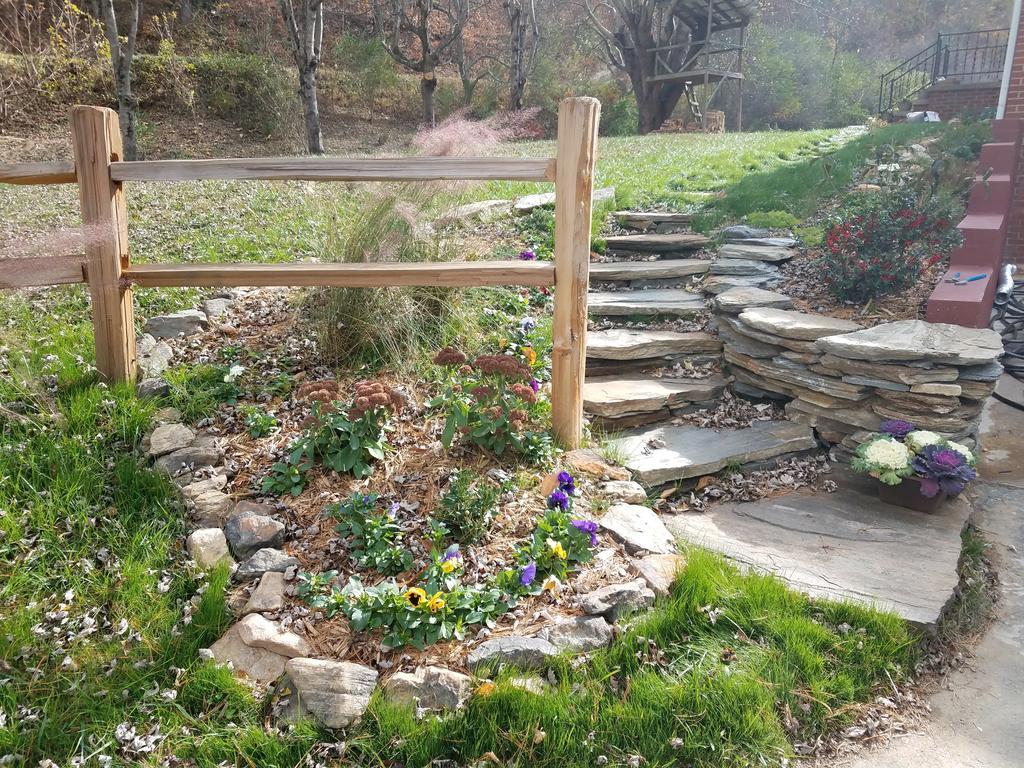 The Ashe Farm Bed & Breakfast Marshall Екстериор снимка