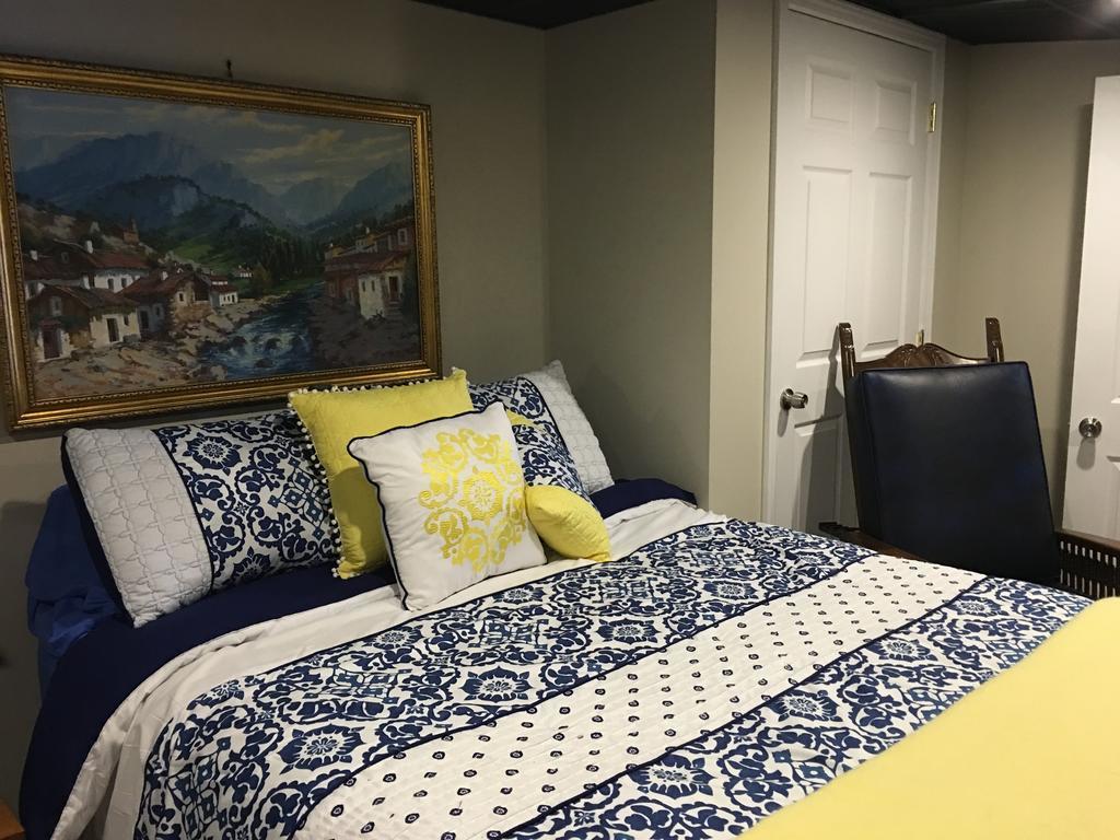 The Ashe Farm Bed & Breakfast Marshall Стая снимка