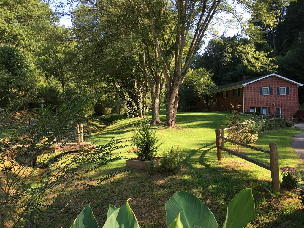The Ashe Farm Bed & Breakfast Marshall Екстериор снимка